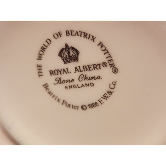 1986 Beatrice Potter Hunca Munca Childs 2 handle Mug/ cup Royal Albert England - Picture 4 of 12